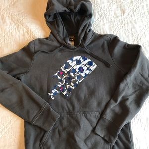 The north face women’s hoodie Medium